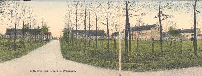 <p>Vlak na de voltooiing van de infanteriekazernes werd in 1906 begonnen met de bouw een artillerie- en cavaleriekazerne, de huidige Van Essen- en Arthur Koolkazerne (beeldbank gemeentearchief Ede). </p>

